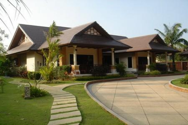 Excellent Modern Four Bedroom Villa with a Private Swimming Pool For Rent at the Peaceful Thalang Area-1