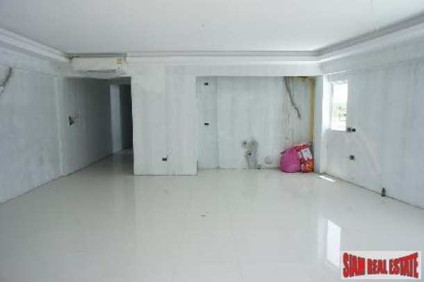 Modern Three Bedroom Unfunished House with a Private Swimming Pool For Long Term Rent at Chalong-14