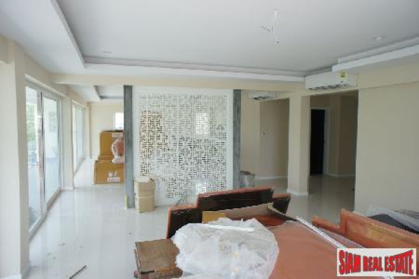 Modern Three Bedroom Unfunished House with a Private Swimming Pool For Long Term Rent at Chalong-17