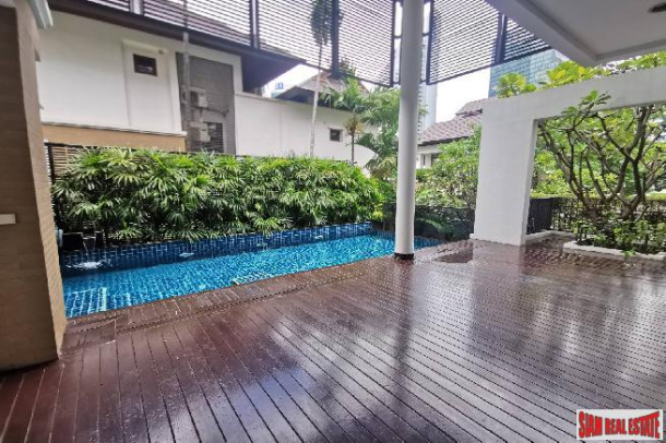 House 4 bedrooms, 5 bathrooms, secured compound, closed to Asoke intersection, BTS and subway!-15