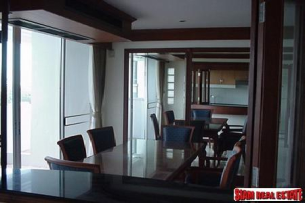 D.S. Tower 2 | 3 Bedrooms, 2 Bathrooms Condo on 9th Floor at Sukhumvit 39 Phrom Phong-2