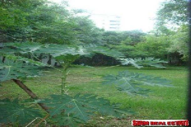 Land for sale, in heart of Sukhumvit road, 105 sq.w. in residential area-1