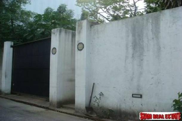 Land for sale, in heart of Sukhumvit road, 105 sq.w. in residential area-3