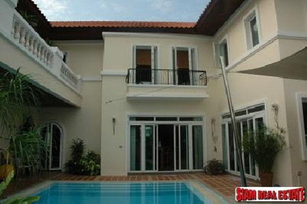 Comfortable 4 Bedrooms, 3 bathrooms with 2 storey family house for Sale, Windmill, Bangna.-2