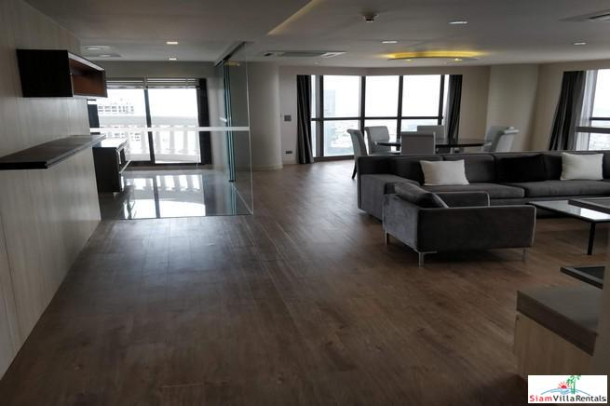 State Tower | 2 Bedroom, 2 Bathroom High Rise Condo on the 47th floor, Chaopraya River and City View with nice Balconies, Fully Furnished, Silom-9