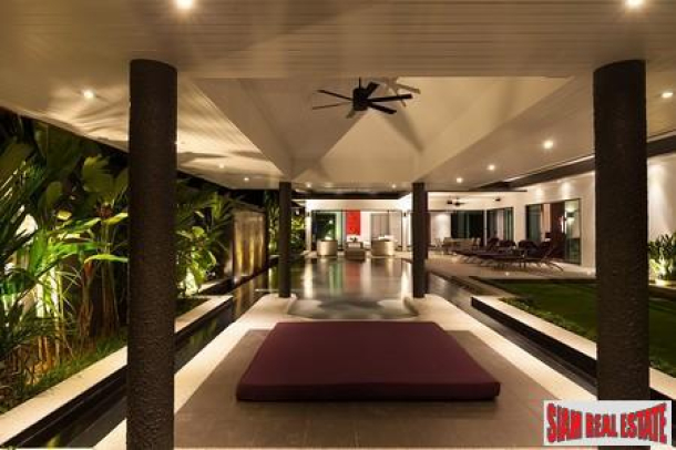 2 bedroom Luxurious Property Enjoying Glorious and Forever Guaranteed Sea Views - North Pattaya!-8