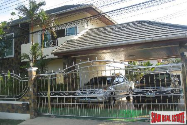 Large Modern House with a Private Swimming Pool Available to buy at Chalong-1