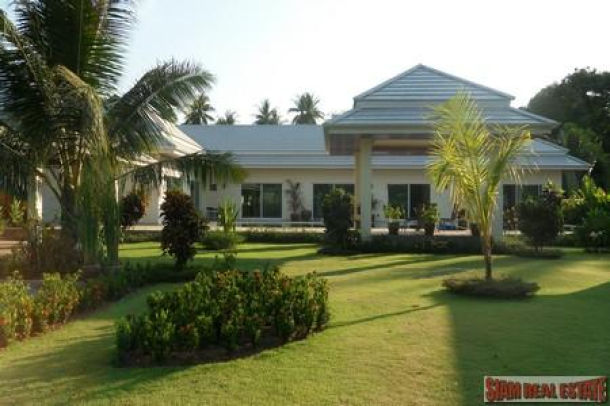 Stunning 4 Bedroom Villa with private 20 meter Pool on 1.5 rai Land in Rawai for Rent-1