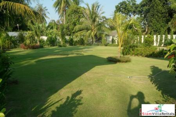 Stunning 4 Bedroom Villa with private 20 meter Pool on 1.5 rai Land in Rawai for Rent-11