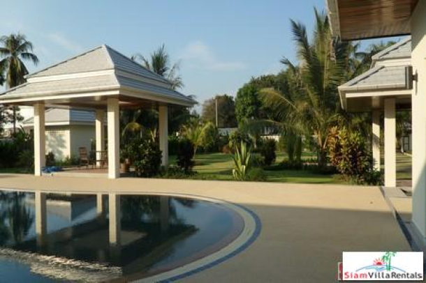 Stunning 4 Bedroom Villa with private 20 meter Pool on 1.5 rai Land in Rawai for Rent-16