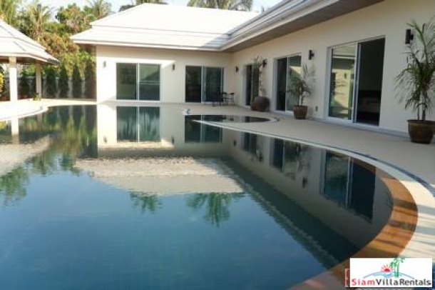 Stunning 4 Bedroom Villa with private 20 meter Pool on 1.5 rai Land in Rawai for Rent-17