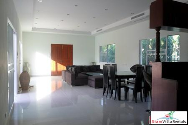 Stunning 4 Bedroom Villa with private 20 meter Pool on 1.5 rai Land in Rawai for Rent-18