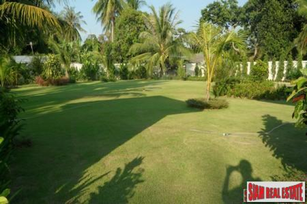 Beautiful Four Bedroom House with Swimming Pool For Sale at Rawai-12