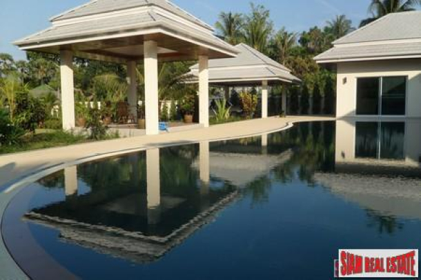 Pool Villa with Three Bedrooms For Rent at Rawai-18
