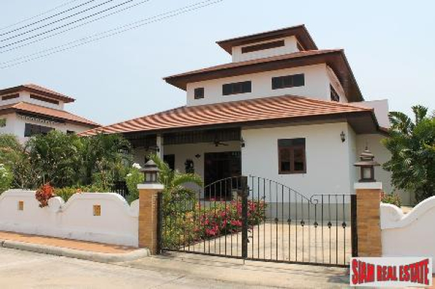 4 bedrooms, 4 bathrooms House in a peaceful Village on Pattanakarn Road-10