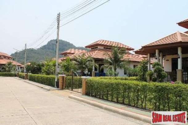 4 bedrooms, 4 bathrooms House in a peaceful Village on Pattanakarn Road-12