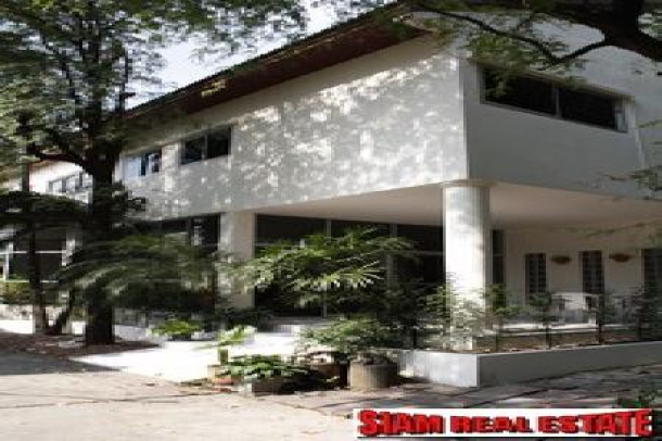 4 bedrooms, 4 bathrooms House in a peaceful Village on Pattanakarn Road-1