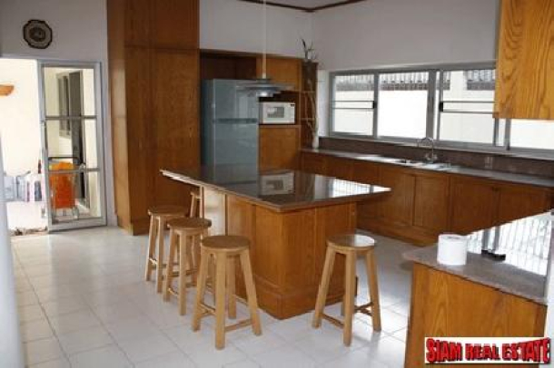 4 bedrooms, 4 bathrooms House in a peaceful Village on Pattanakarn Road-4
