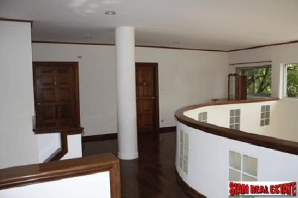 4 bedrooms, 4 bathrooms House in a peaceful Village on Pattanakarn Road-5