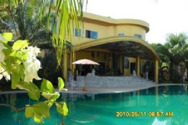 Amazing House For Sale - Just Take a Look At This!! - Pattaya-2