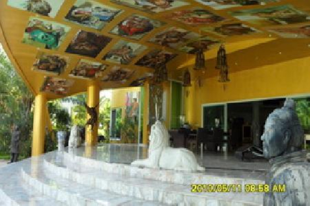 Amazing House For Sale - Just Take a Look At This!! - Pattaya-3