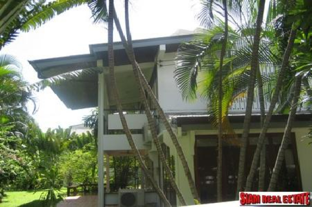 RENTED Park-like Backyard with small patio in A Peaceful House for rent, 3 bedrooms, 3 bathrooms, with 200 sq.m. on Sukhumvit 20-7