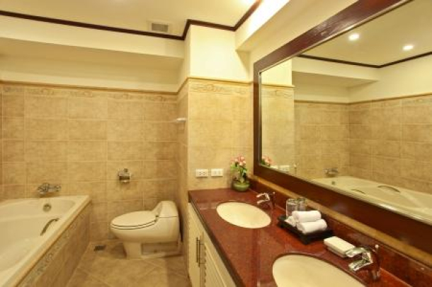Saranjai Condominium |  Impressive 3 Bedroom Sukhumvit Condo with Scenic Roof Garden-6