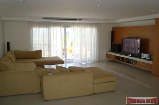 Large 3 Bedroom Penthouse in Central Bangkok-2