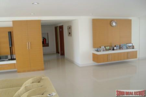 Large 3 Bedroom Penthouse in Central Bangkok-3