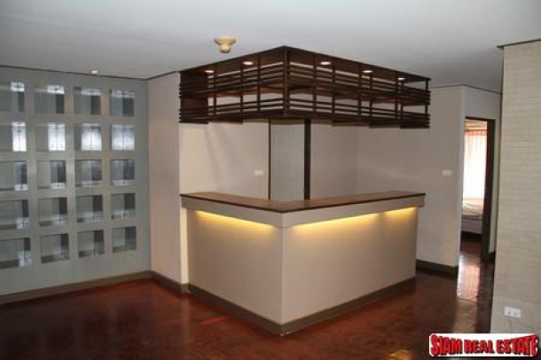 Very good environment, tight security along the street, 3 bedrooms, 2 bathrooms high rise Condo for Sale, high floor, City View at Richmond Palace, end of Sukhumvit 43-2