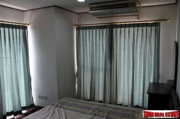 Very good environment, tight security along the street, 3 bedrooms, 2 bathrooms high rise Condo for Sale, high floor, City View at Richmond Palace, end of Sukhumvit 43-5