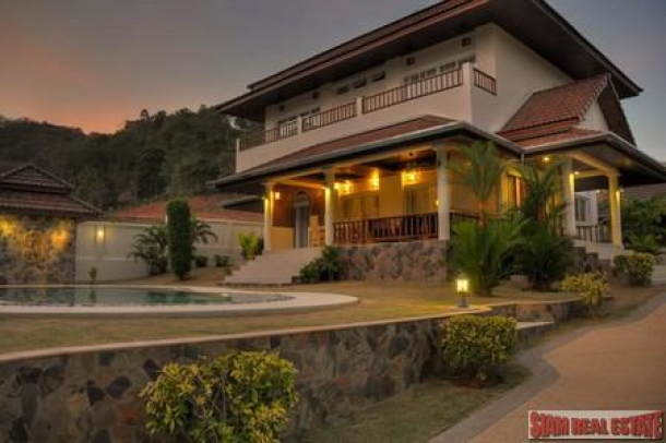 Luxury Four Bedroom Holiday Villa with Private Swimming Pool in Rawai-1