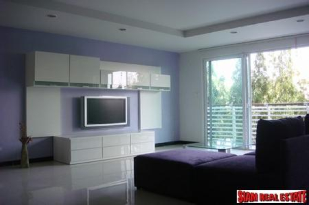 Modern with lifestyle 3 Bedrooms, 3 bathrooms condominium for sale @ Avenue 61, Sukhumvit 61-1