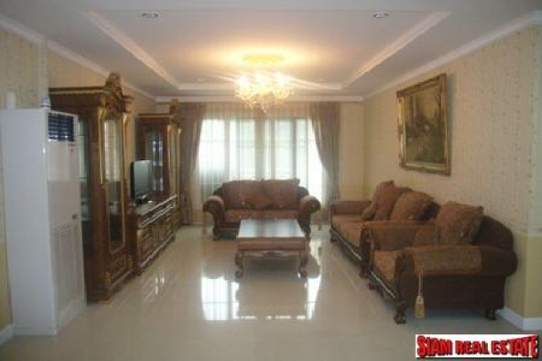 Sukhumvit 53, Spacious 2 Bedrooms 154 sq.m., fully furnished Apartment, pretty closed to Thong lo sky train.-2