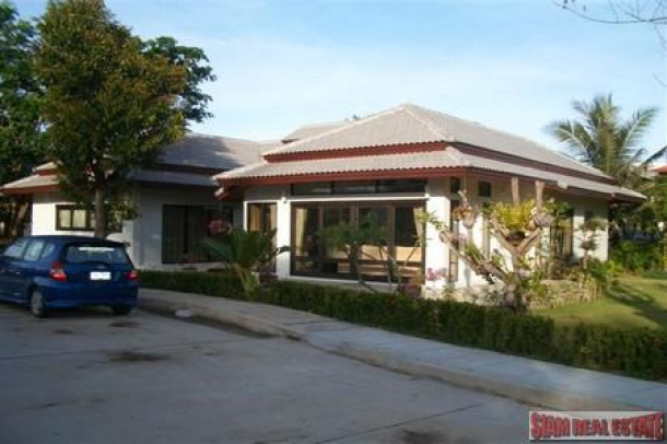 Family Holiday Home with Three Bedrooms in Rawai-10