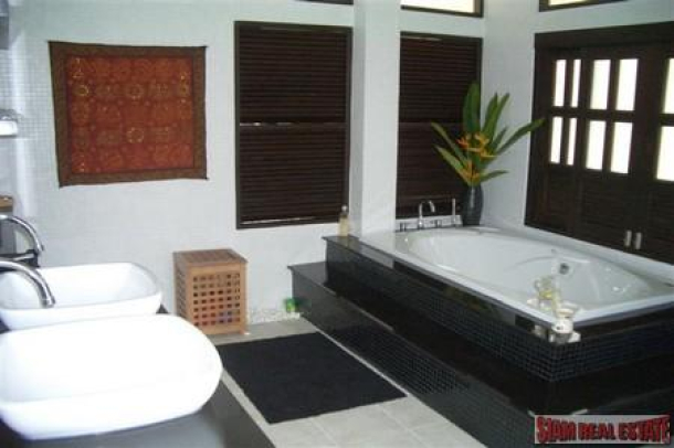 Family Holiday Home with Three Bedrooms in Rawai-9