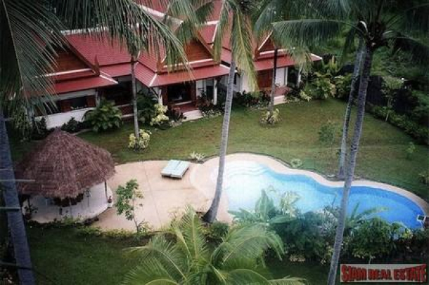 Thai Style Holiday Villa with 5 Bedrooms in Nai Harn-1