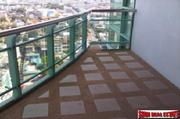 Gorgeous view of Chaophraya River and Saphan Taksin view from 24th floor, two bedrooms, two bathrooms condo for Sale, close to Bangkok Central Pier, and Skytrain - Saphan Taksin Station-3
