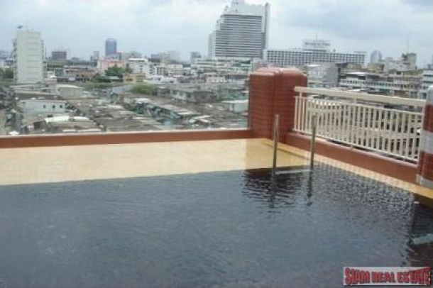 One Bedroom Apartment with the Best View in Chitlom Area-12