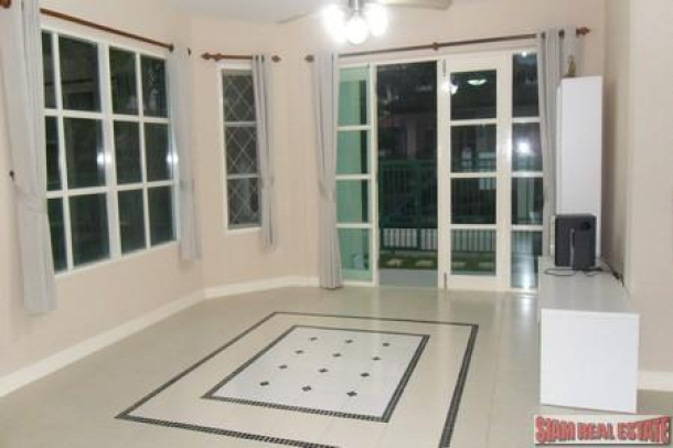 Two Storey Four Bedroom House with Large Garden in the Heart of Pattaya-12