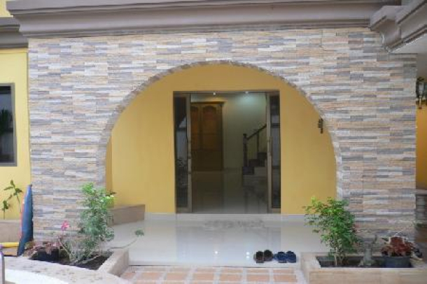Two Storey Four Bedroom House with Pool in the Heart of Pattaya-3