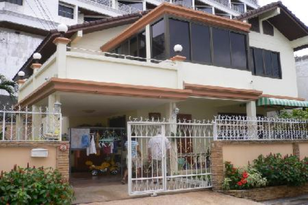 Two Storey Four Bedroom House with Large Garden in the Heart of Pattaya-1