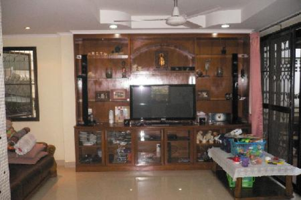 Two Storey Four Bedroom House with Large Garden in the Heart of Pattaya-4