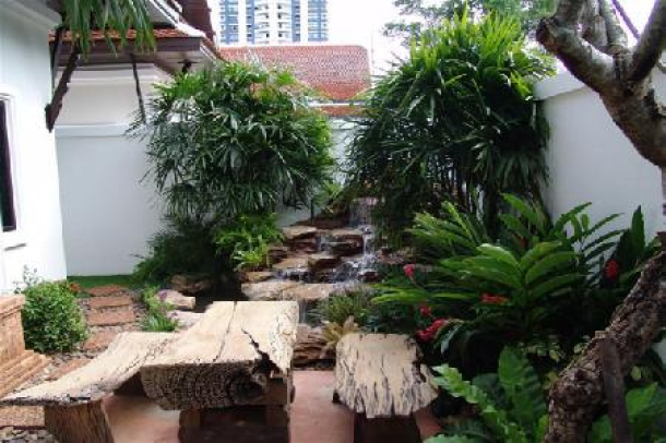 Two Bedroom Two Bathroom House In South Pattaya-4