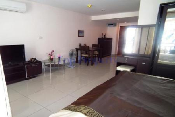 Fully Furnished One Bedroom Condominium Only 100 Metres From The Beach - Jomtien-5