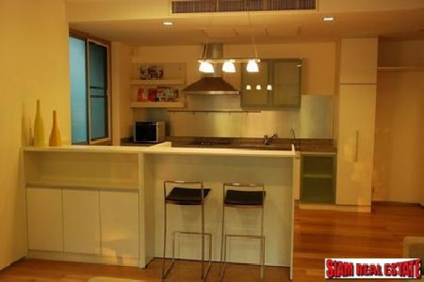 A beautifully present 2 beds, 2 baths modern condominium for sale in Private and Convenient Community, closed to Prakanong Skytrain Station-4