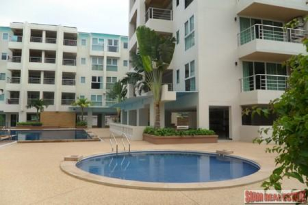 Bright Two Bedroom Apartment in Patong Resort-2