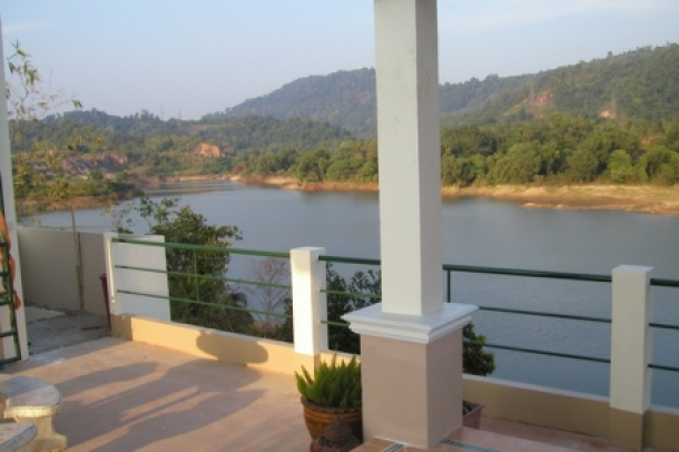 Deluxe One Bedroom Penthouse with Pictureque Lake and Mountain Views in Kathu-2