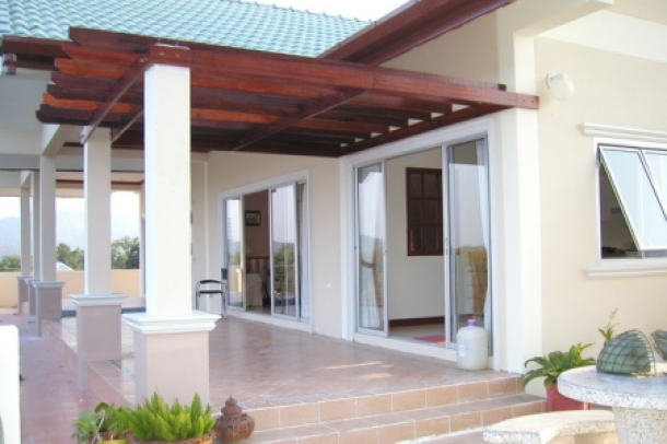 Deluxe One Bedroom Penthouse with Pictureque Lake and Mountain Views in Kathu-3