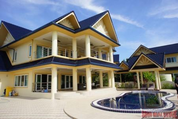 Platinum Residence Park | Exclusive Five Bedroom House with Swimming Pool in Rawai for Rent-1
